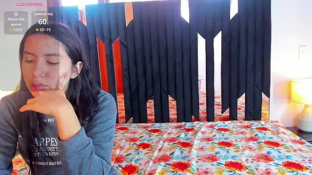 Sofy_and_Mia — show tits both