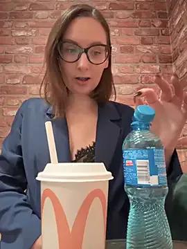 The_Snowwhitee — Show Tits in McDonaldLast Tip Video!