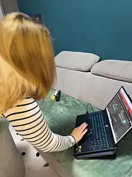 Velvetnoir21 on StripChat 