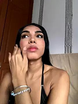 VeronicaSaenzx — rubs juicy ass