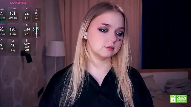 ZaraCreedon on StripChat 