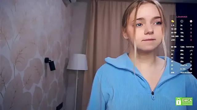 ZaraCreedon — Light i my pussy on with domi vibrations